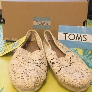 TOMS  Women Alpargata Crochet Classic Slip On